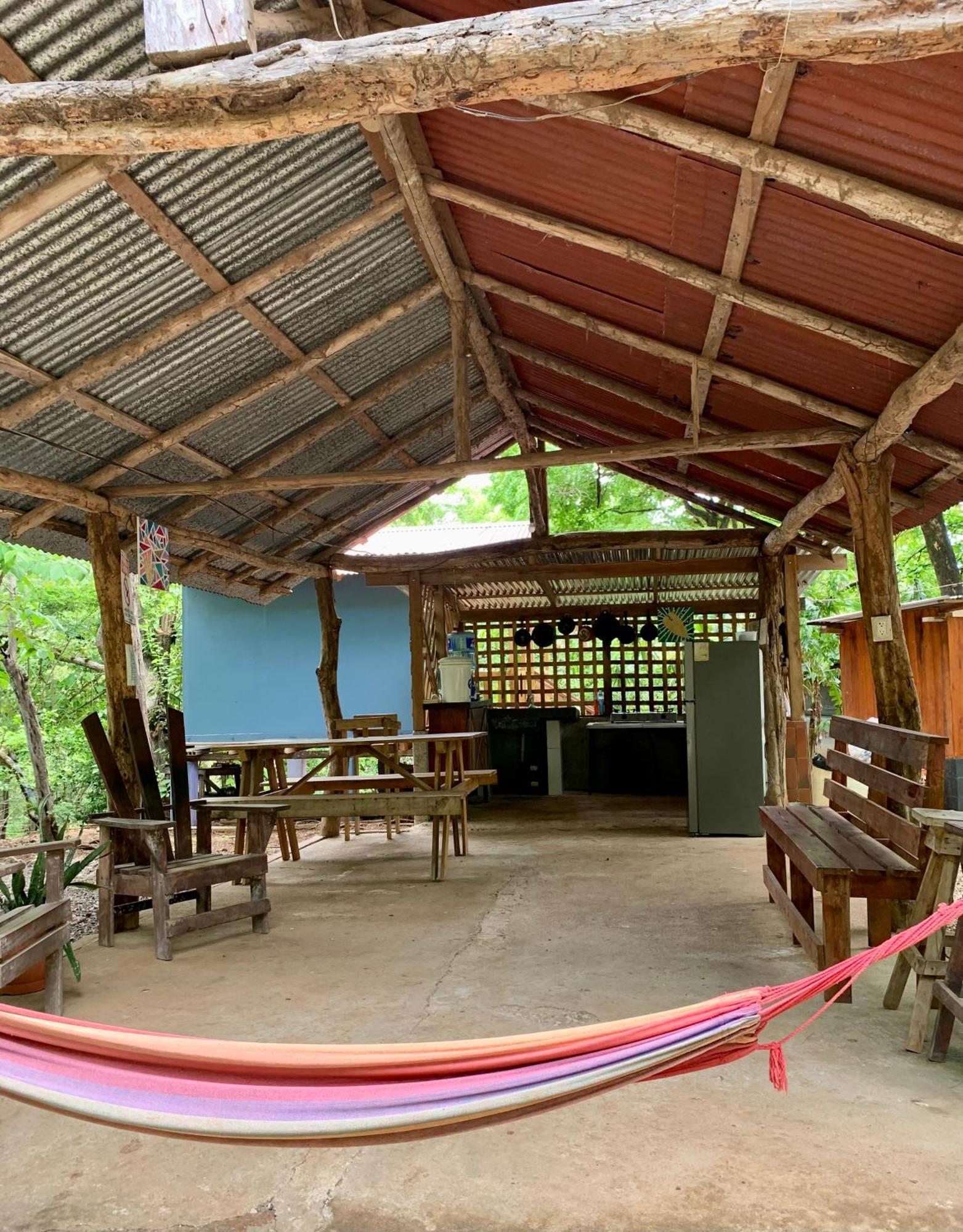 Nieves Surf Hostel And Camping プラヤ・アベヤナ エクステリア 写真